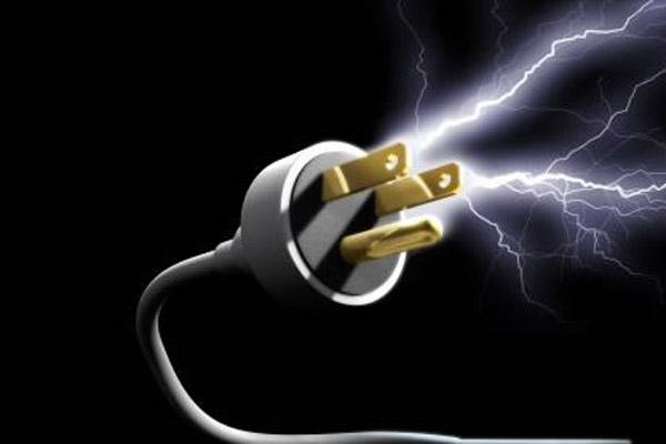 Alla sbarra accusata di rubare energia elettrica