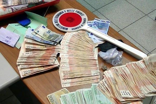 Anche ‘buoni pasto’ per comprare la droga: la Finanza arresta due pusher