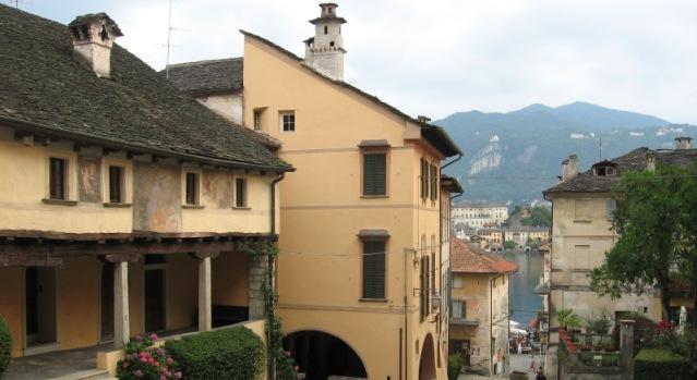 “Eliminare i parcometri ad Orta San Giulio”