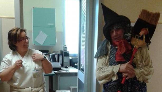La Befana raccoglie i sogni dei pazienti della Pediatria di Borgomanero