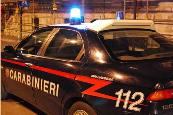 Negozio di parrucchiere preso di mira in corso Trieste: vetrina danneggiata