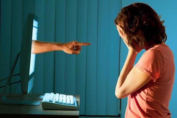 Questura e Polizia postale impegnate in “Una vita da social”, campagna sui temi dei social network e cyberbullismo