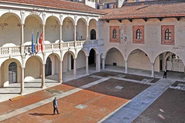 Si avvicina l’apertura della caffetteria del Broletto