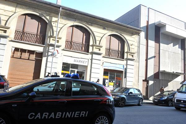 Carabinieri: controlli nei negozi etnici in zona stazione