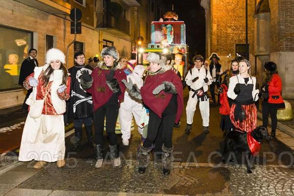 Galliate: la città nelle mani dei re del Carnevale (FOTOGALLERY)