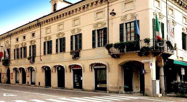 Il Comune riprende in mano ago e filo