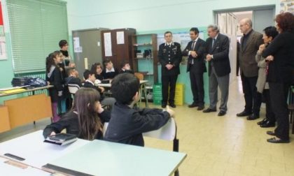 Istituzioni in visita alla scuola di Alzo di Pella, riaperta dopo la frana di novembre