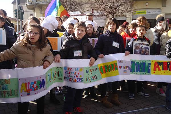 Marcia della pace dei bimbi: tutti insieme un “No alla guerra, sì alla pace”