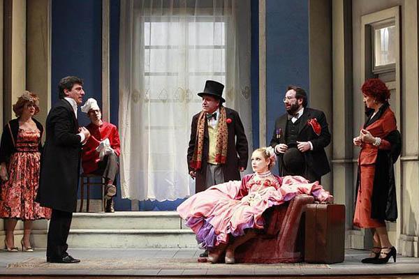 Emilio Solfrizzi al Teatro Coccia in “Sarto per signora”