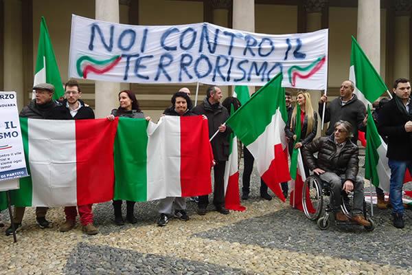 In piazza Duomo manifestazione contro il terrorismo