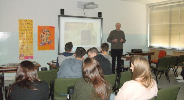 La serata per le donne si tinge di solidarietà