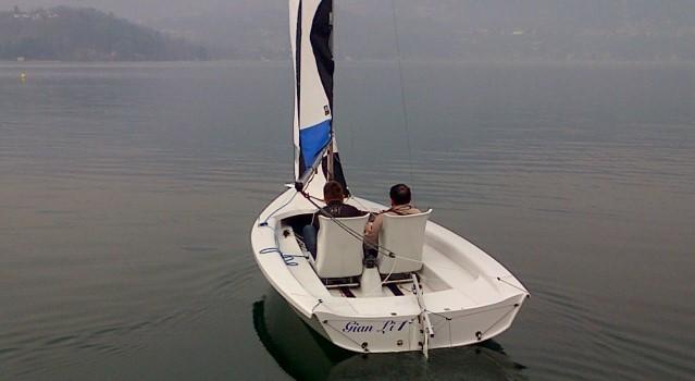 Lago d’Orta senza barriere: varata la prima barca per disabili