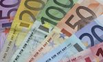 Restauratore trova 25mila euro nel mobile e li restituisce subito alla (ignara) cliente