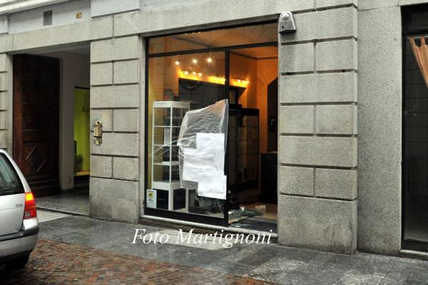 Rubano in una gioielleria ancora non aperta