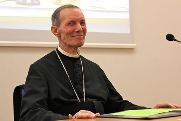 Sarà il vescovo emerito di Novara, mons Corti, a scrivere i testi della Via Crucis del Papa