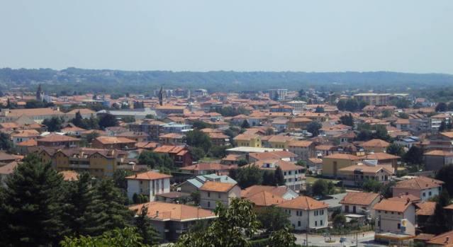 Sconcerto a Borgomanero per il disastro aereo nei pressi di Digne les Bains