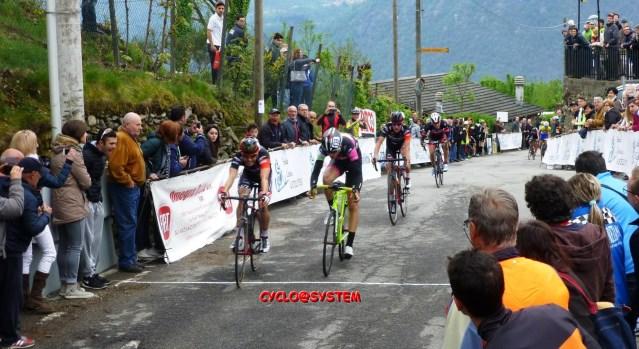 Arrivo al fotofinish al “Giro della Castellania”