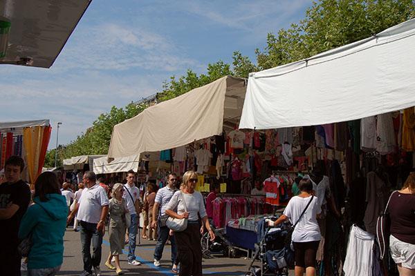 Borse ‘leggere’ al mercato, ladri in azione ad Arona