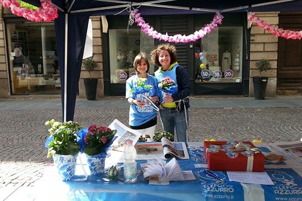 “Ferma la violenza con un fiore”: successo per l’iniziativa di Telefono Azzurro