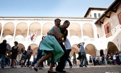 La “Scuola in piazza” inaugura il “Fuori Expo” novarese al Broletto