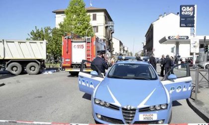 Protesta dei residenti di via Wild per la sicurezza dell’incrocio: “anche la segnaletica non aiuta”