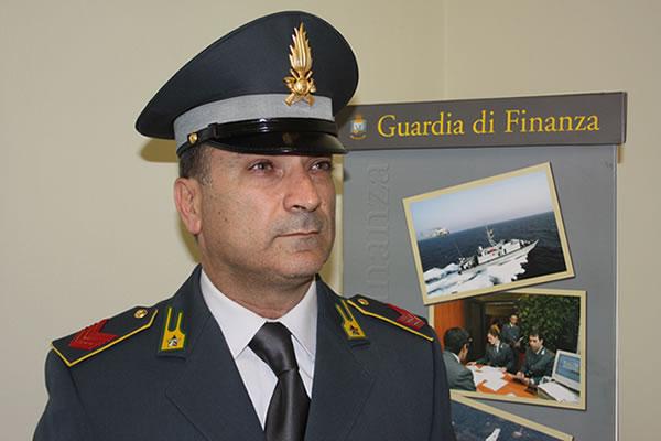 Trecate: finanziere libero dal servizio sventa un furto