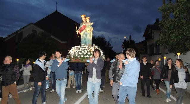 Borgomanero, non si spegne la devozione popolare