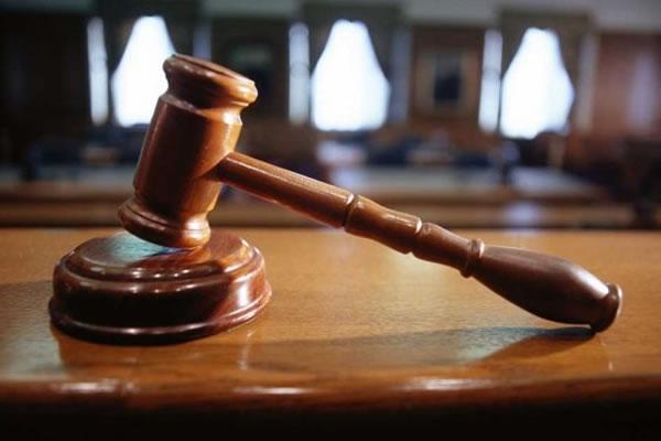 Commercialista non iscritto all’albo a processo