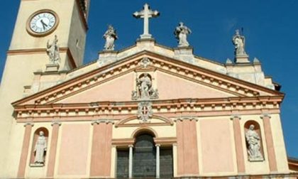 Funerali della giovane senza nome a Bellinzago: in 400 hanno partecipato al suo saluto