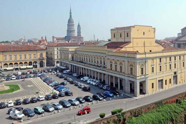 Maxischermo per seguire la partita decisiva dell’Igor Volley