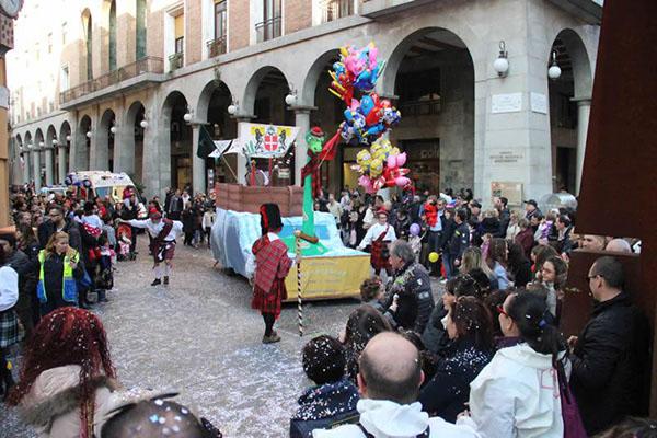 Sfilata fuori stagione per il Carnevale Novarese