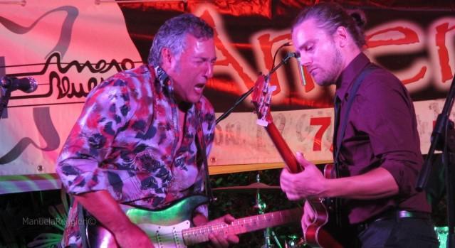 Ad Ameno la notte è delle chitarre