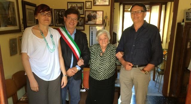 Apre la sua casa a tutto il paese per festeggiare i 104 anni