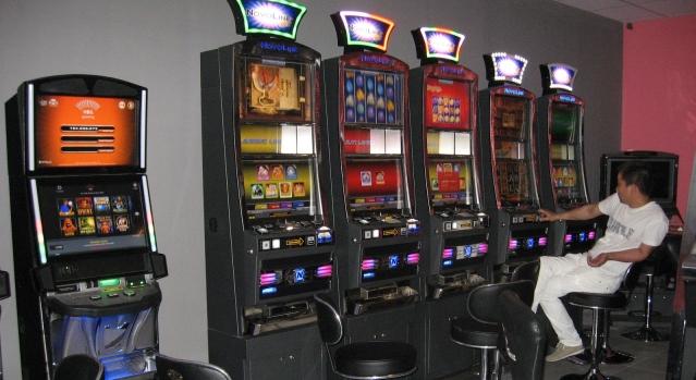 Il Comune di Borgomanero decide di limitare l’orario dei videopoker ma…
