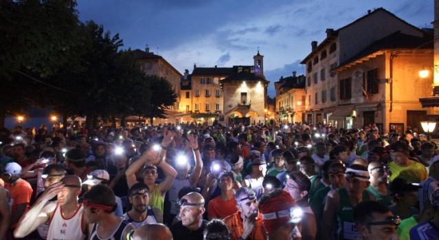 Lampada frontale e scarpe da running: è la Lago d’Orta Night Run