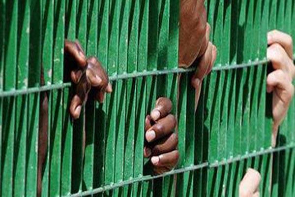 Migranti, posti esauriti ma continuano gli arrivi