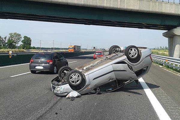 Tre feriti in un incidente in A4
