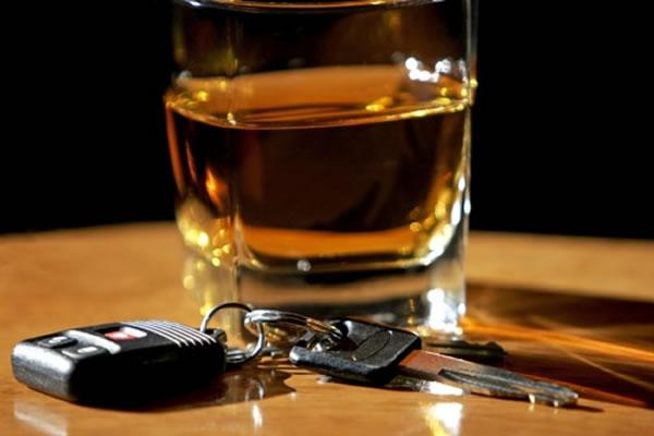 Giovane alla guida sotto effetto d’alcol: denunciata