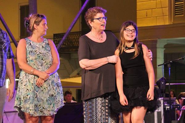 Oleggio continua a sorridere alle donne