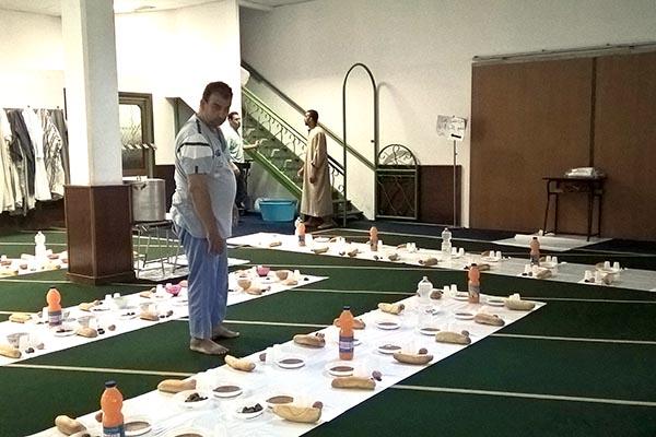 Una cena per 300 fedeli in difficoltà al Centro culturale islamico