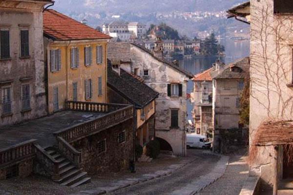 ”A tavola con il monaco”