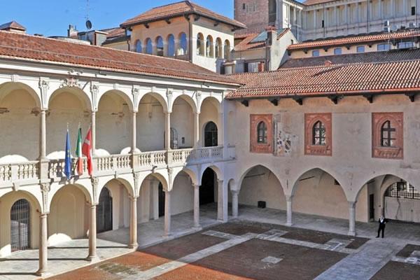 Al cinema e sulla Cupola, nuova accoppiata per le notti novaresi