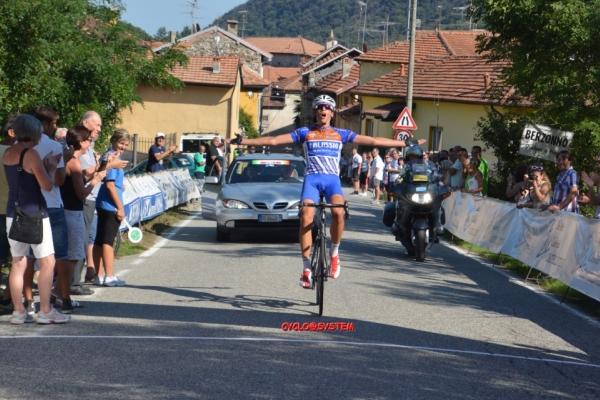 Ciclismo, vittoria in solitaria per Manfredi a Berzonno