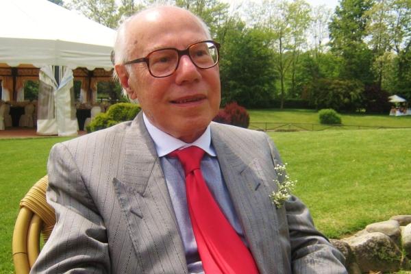 Doppio riconoscimento per il prof di matematica che ama la poesia