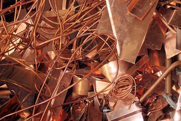 Spariti 250 metri di cavi in rame