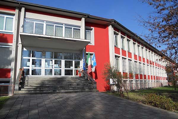 Trecate, le scuole si fanno belle in vista di settembre