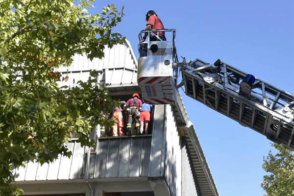 Carabinieri e Vigili del fuoco sventano gesto disperato in viale Kennedy