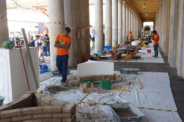Ediltrophy, muratori in gara in piazza Martiri (FOTOGALLERY)