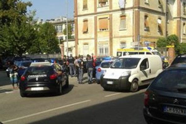 In 4 litigano in mezzo alla strada in corso Trieste: arrestati