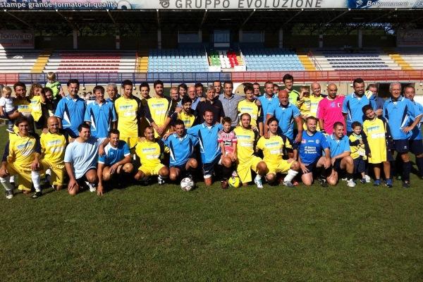 Personale ospedaliero in campo per ricordare il dottor Sguazzini